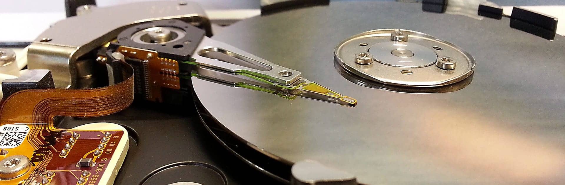 https://mlwebefgvwxw.i.optimole.com/w:auto/h:auto/q:mauto/f:best/ig:avif/https://www.recyclecomputerchicago.com/wp-content/uploads/2019/05/hard-drive-2341975-1920_orig.jpg